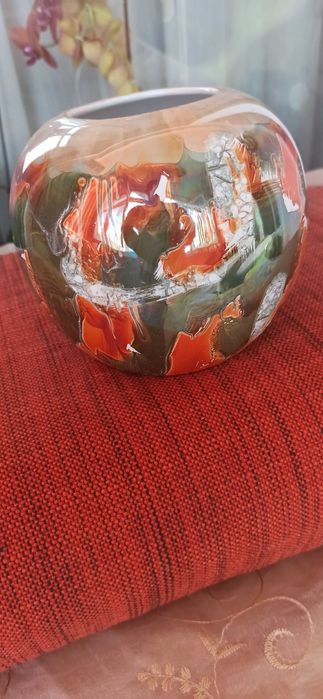 кожена кутия за бижута-25лв; керамична ваза-- цена 15лв.