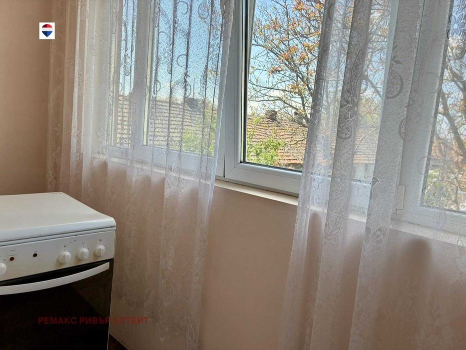Дава се под наем Едностаен апартамент в Русе, Тракцията - 42 кв.м за 134.64 € - Снимка #2