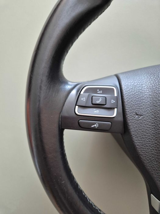 VW мултифункционален кожен волан – Golf 5/6, Passat B6/B7, CC, Caddy, Touran