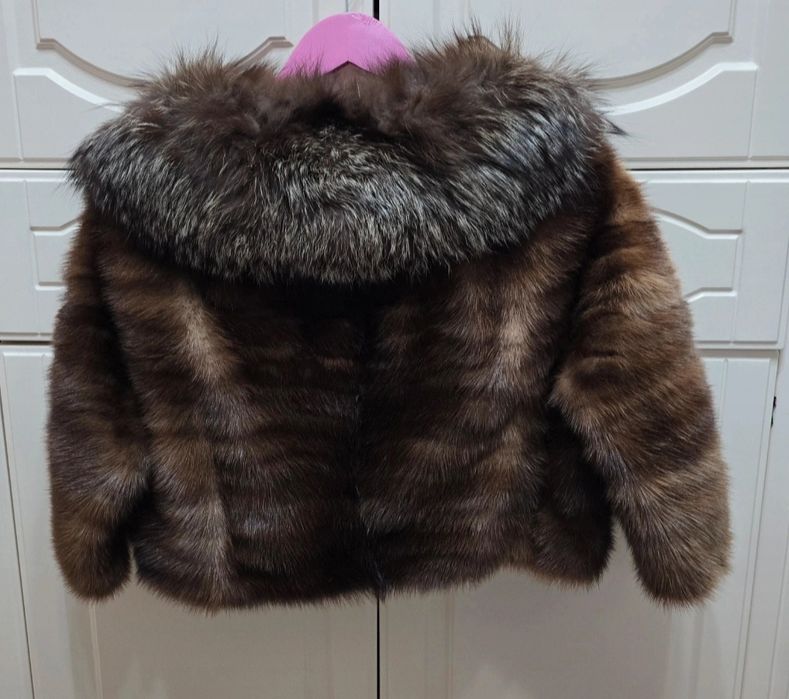 Blăniță scurtă de nurca cu guler vulpe