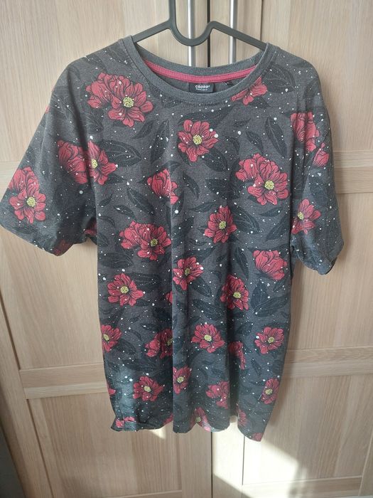 Тениски, размер L (ufc, cropp, V-neck)