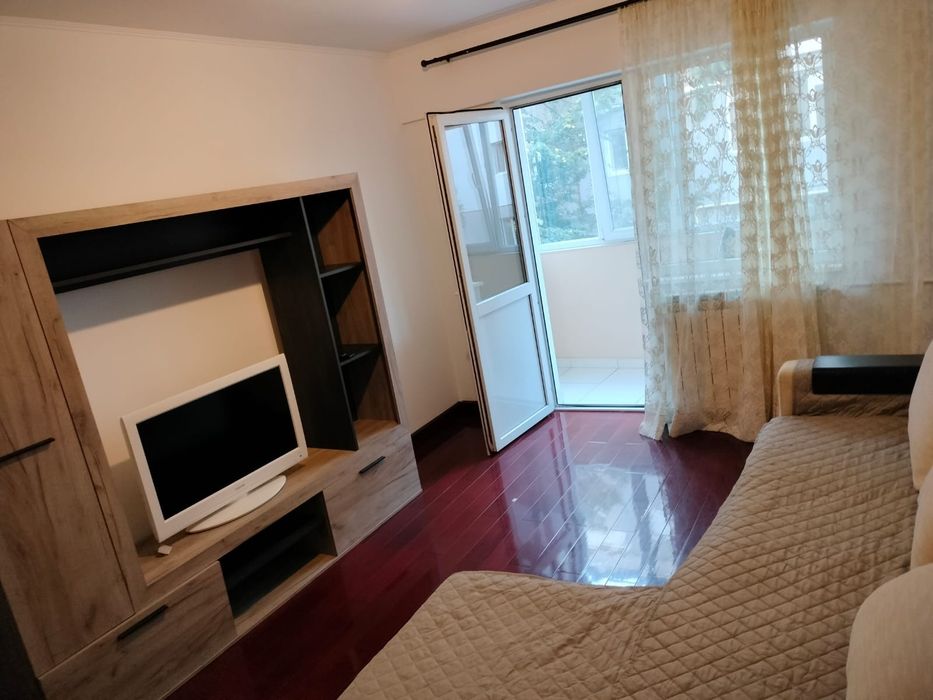 Inchiriez apartament  2 camere zona Biserica Noua