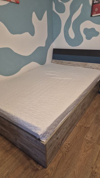 Юношеска спалня с гардероб ,бюро ,етажерка и нощно шкафче