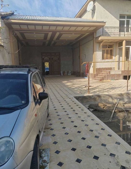 6 хонали, 6 сотикдан иборат булган ховли сотилади.