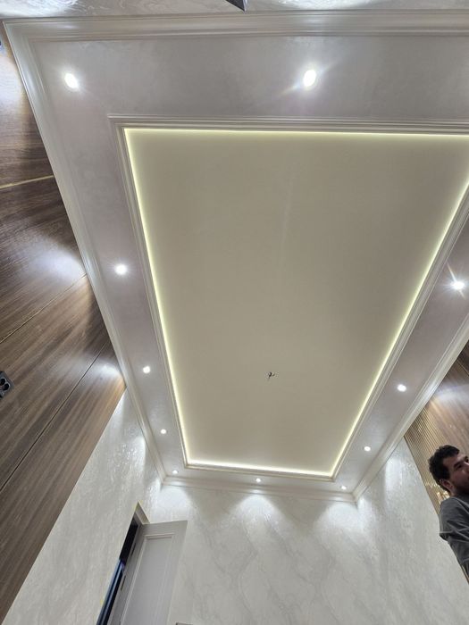 Natijnoy patalok xar xil turdagi Натяжные потолки разных цветов.