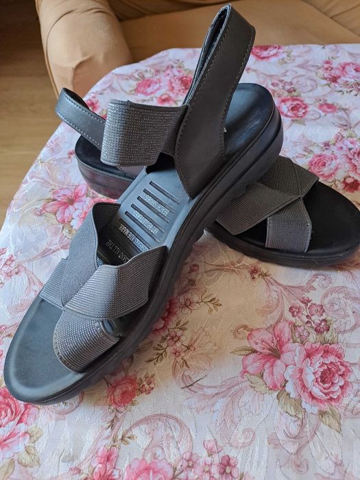Дамски сандали .