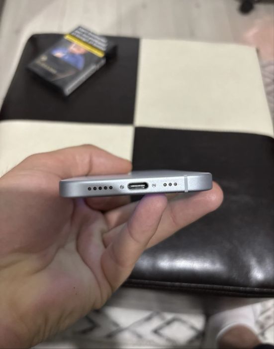 Vand iphone 15 pentru piese recarosare