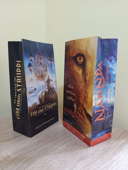 Pungi si Cutii de Pop-Corn  cu pahar  gradat de la 1.00 leu/buc.