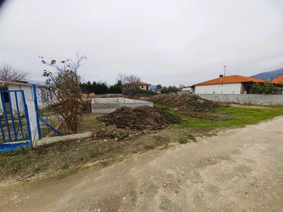 Строеж за инвестиционна къща с 3 студия  в Неа Врасна, Гърция