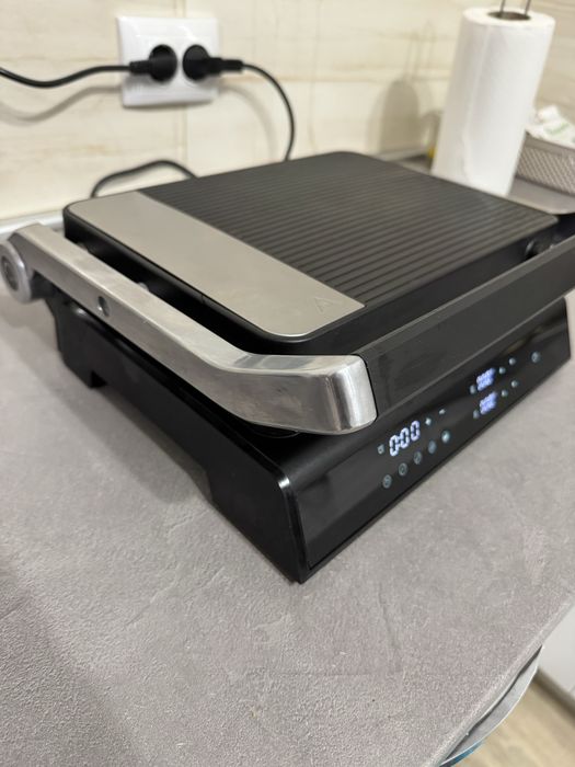 Gratar eletric cu afisaj digital