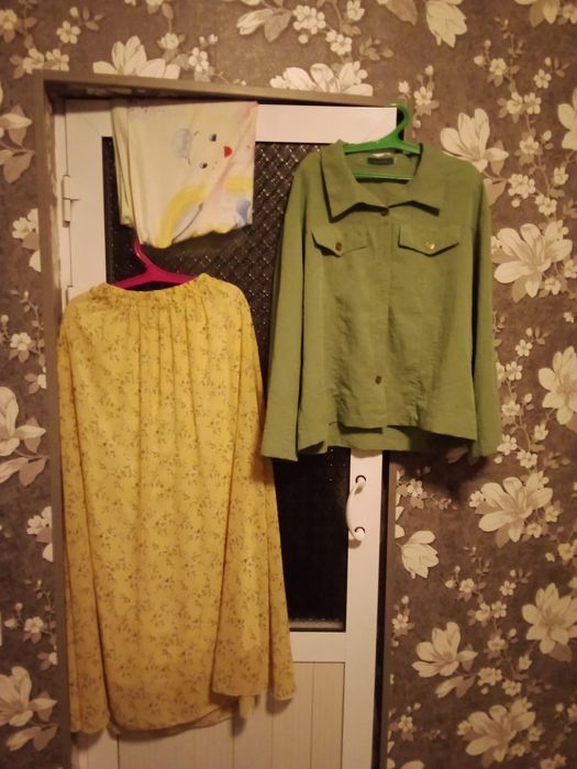 Кофта и юбки можно купить и по отдельности. Почти не носилась