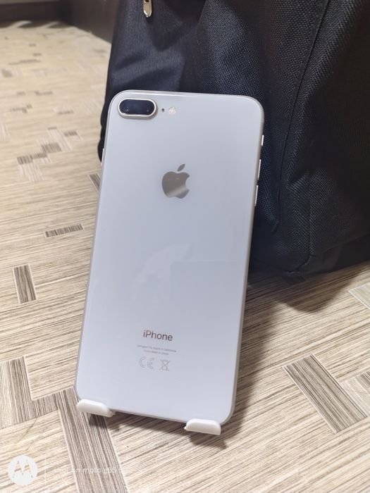 iPhone 8 Plus 64GB Silver. В отличном состоянии