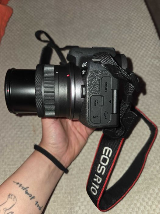 Фотоапарат Canon EOS R10 +подарък