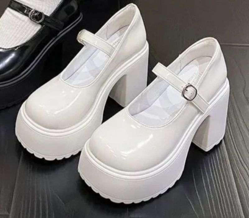 Белые милые туфли