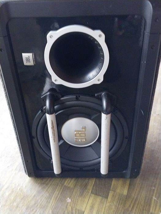 Vând swbufar auto JBL