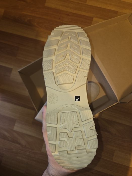 Vand bocanci militari de vara nepurtati