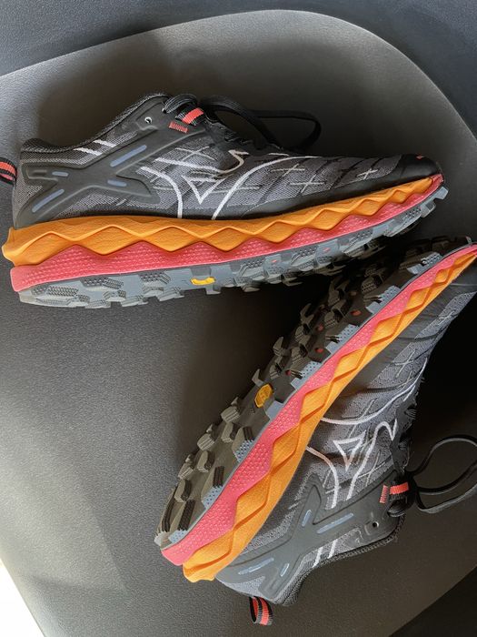 Дамски маратонки отговарят на 37  MIZUNO WAVE MUJIN X  номер 38.5