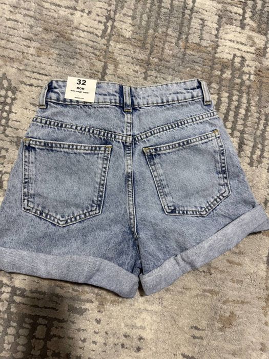 Женский джинсовый шорты