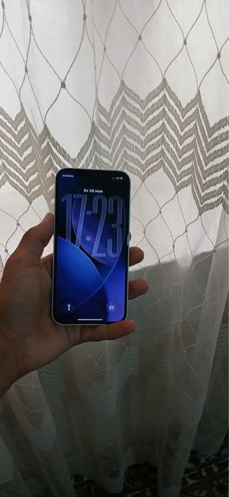 Iphone 12 ideal.