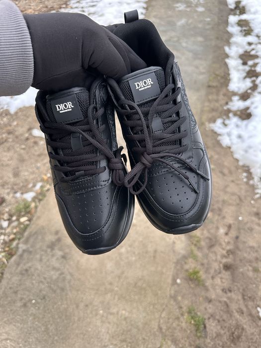 Adidasi Dior b25 noi la cutie