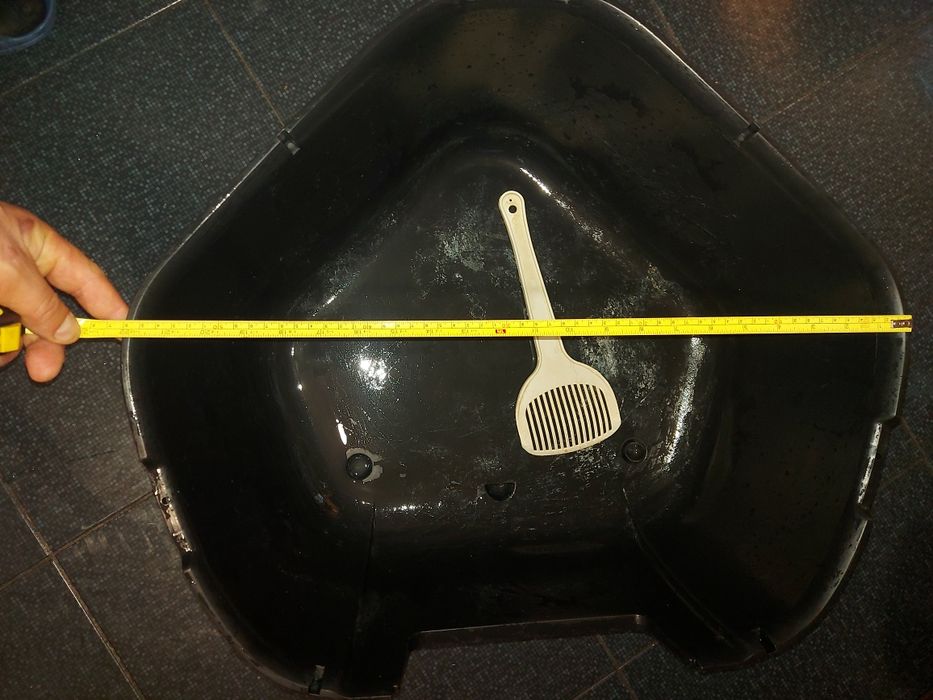 Litiera in colt pentru pisici