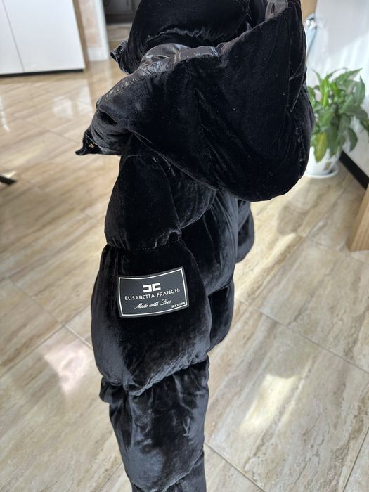 Яке- Elisabetta Franci