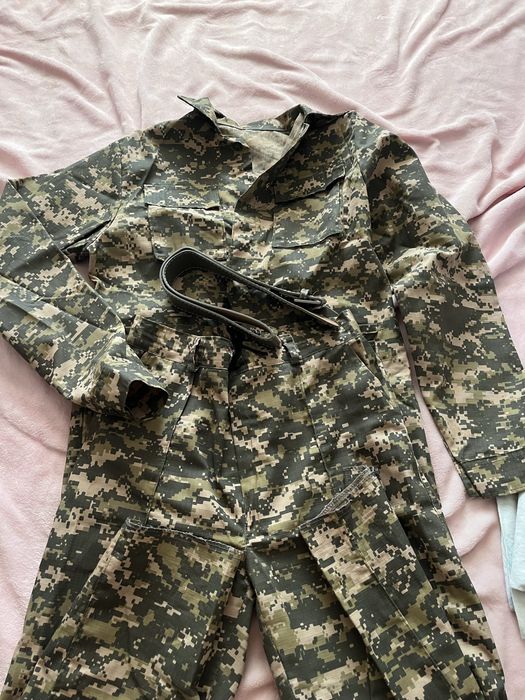 Женский военный костюм