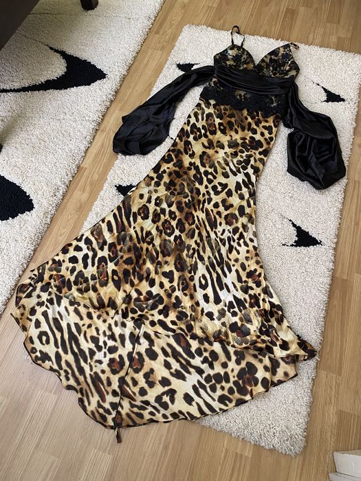 Rochie de ocazie cu trena mica animal print marimea 34/ XS