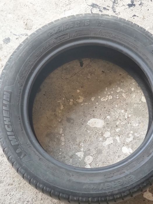 Vând 2 cauciucuri