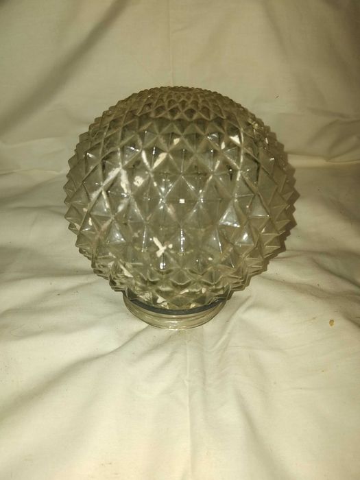 Продавам стъклени абажури за полилеи