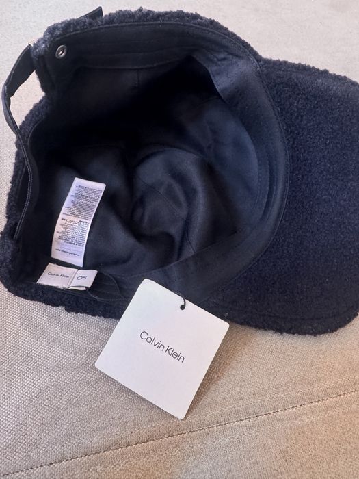 Шапка с козирка Calvin Klein