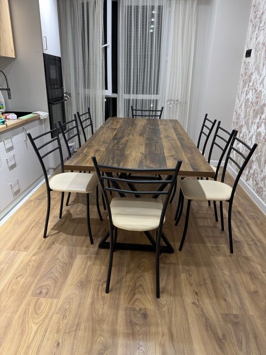 Срочно продою стол и стулья Алматы