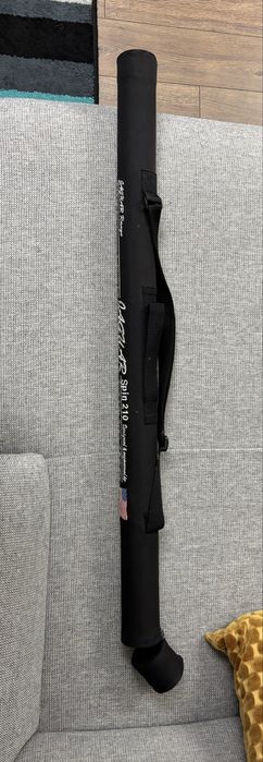 Bat de spinning 210 din doua bucati cu husa rigida de protectie