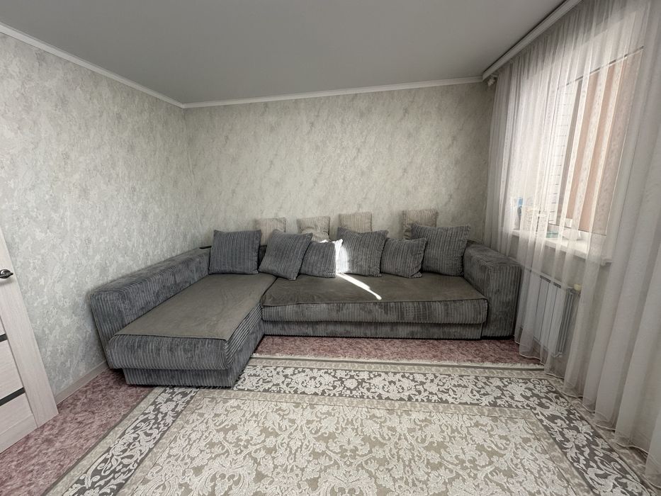 Продам диван для гостиной