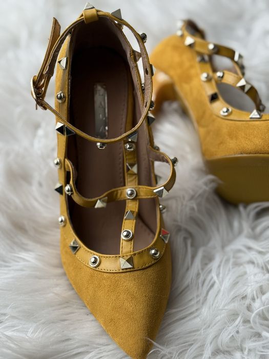 Pantofi stiletto cu tinte si bretele noi