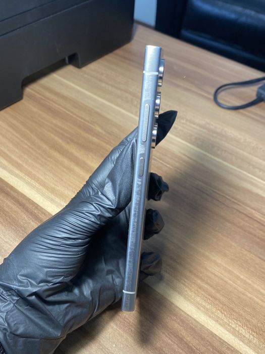 Samsung Galaxy S24 Ultra • 256 GB • Titanium Gray