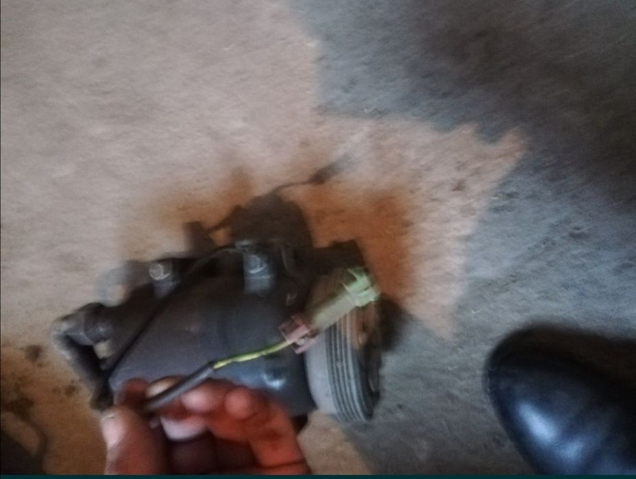 Компрессор кондиционера ауди А4  1.6     15000тыс.