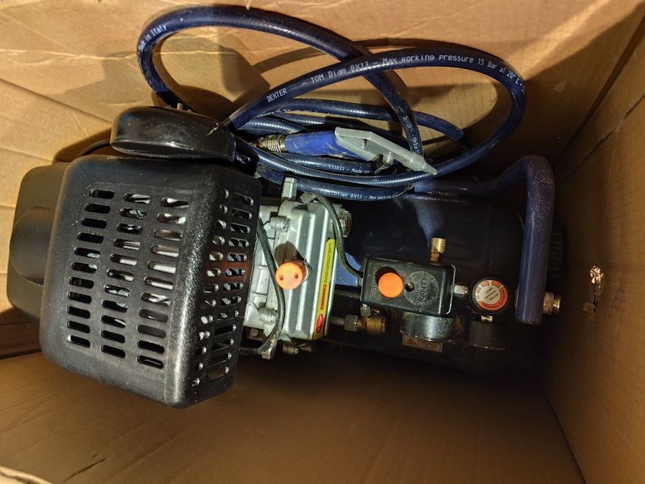 Vând compresor dexter