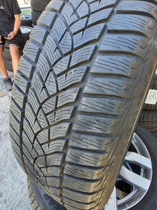 4 бр зимни 225/55/17 Goodyear 21г