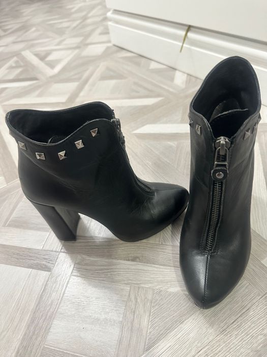 Естествена кожа боти с ток