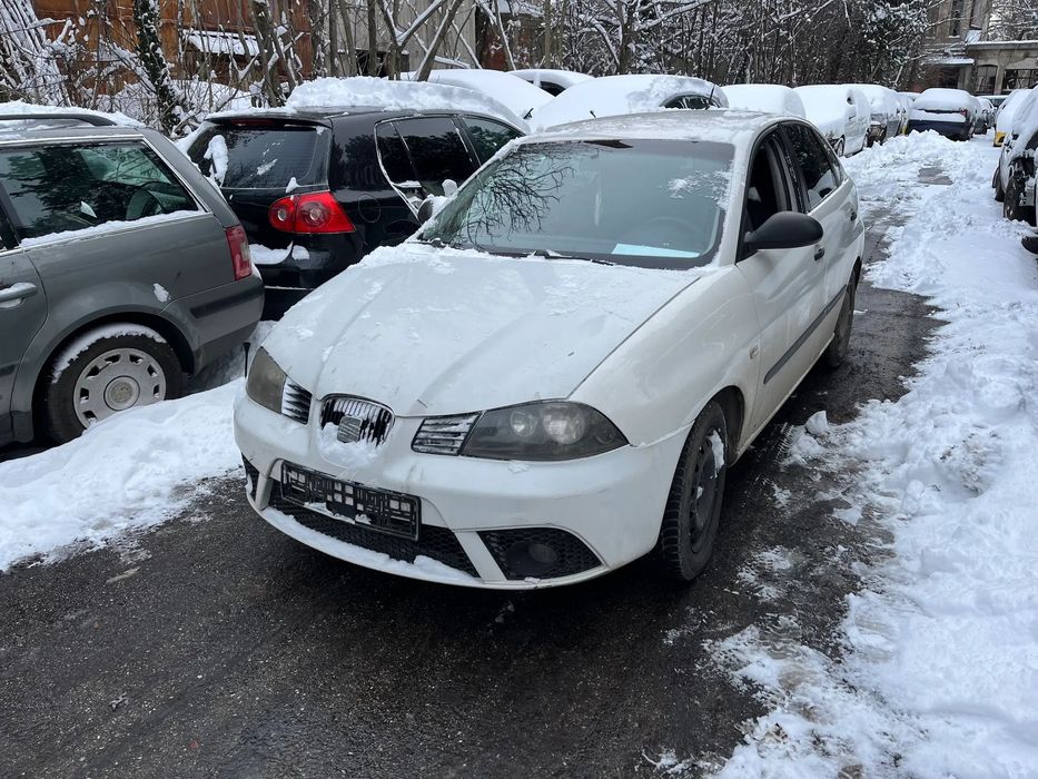 Dezmembrez Seat Ibiza 6L facelift alb 1,4 benzina BXW 2008