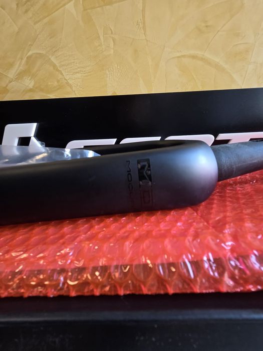 Furca de carbon pentru gravel