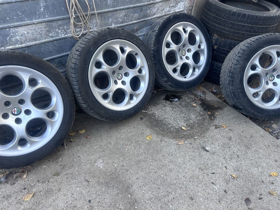 Vând jante aliaj alfa romeo r17 cu tot cu anvelope stare foarte buna