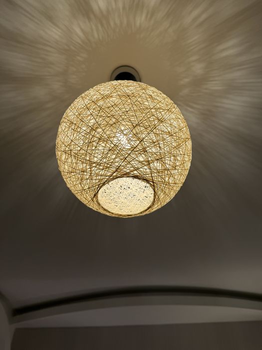 Vand set aplica tavan+ 2 aplice atasate deasupra noptierei