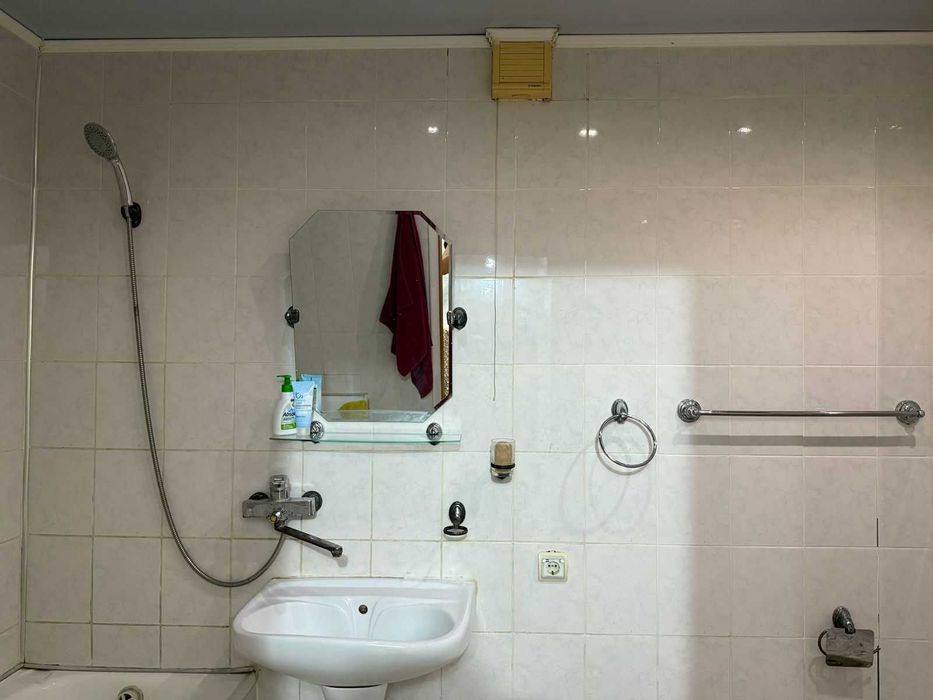 Продам квартиру 8 мкр