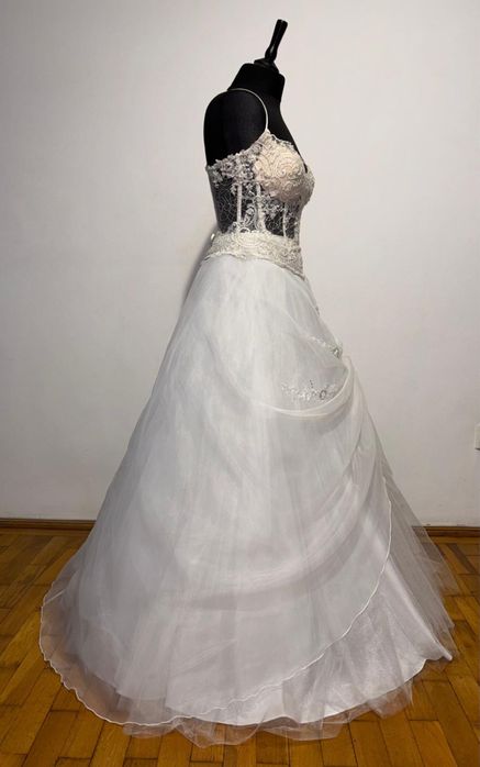 Vand rochie mireasa