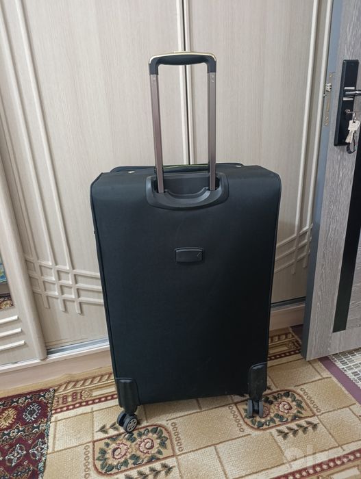 Чемодан на колесах большой