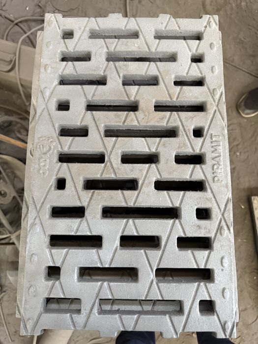 Чугунные крышки любых размеров для любых видов лотков