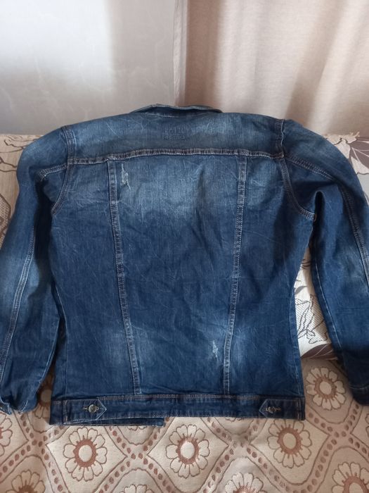 Продам женскую джинсовую куртку