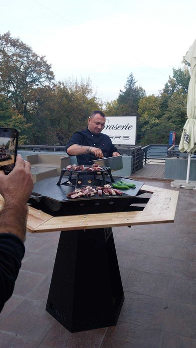 Gratar tip Live Cooking cu plită + blat stejar masiv – livrare în țară